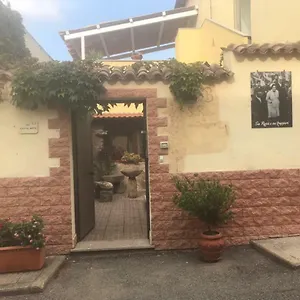 Sa Rosa E Su Trapperi Frühstückspension